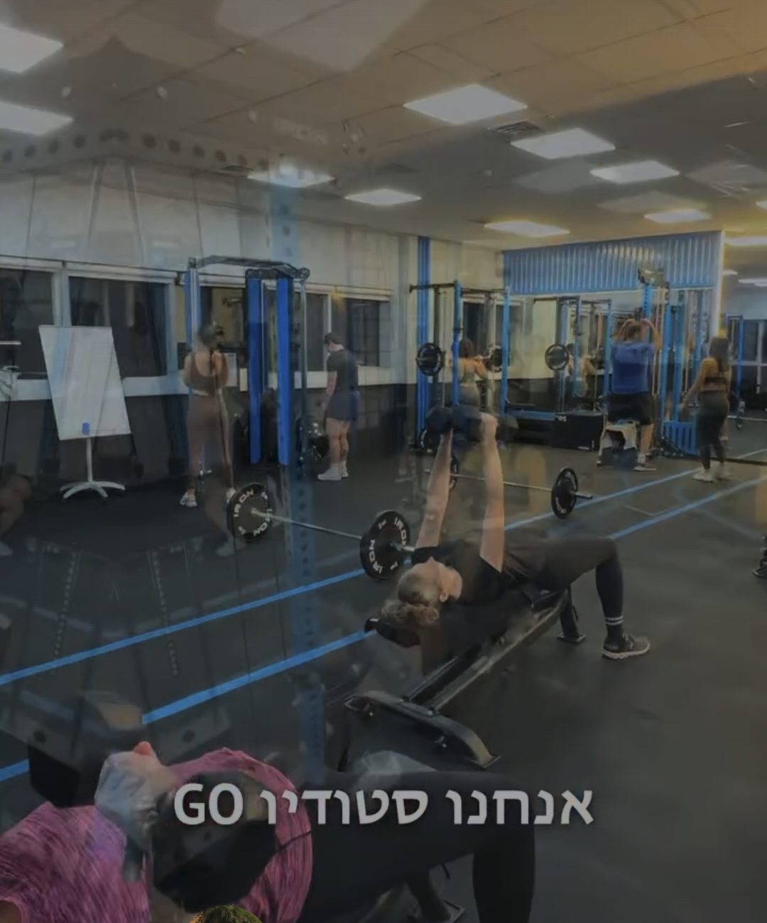 אימון כוח קבוצתי בסטודיו